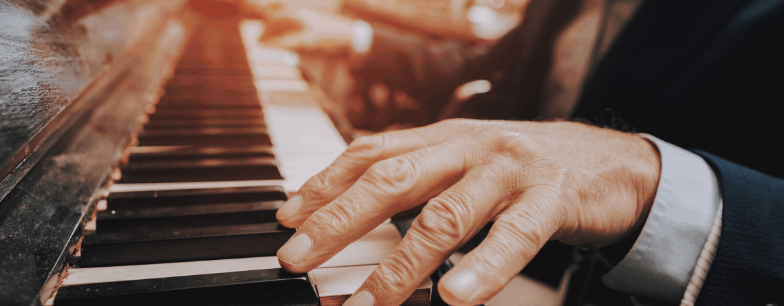 Top 4 Simple Piano Pieces By Bach For Solo Pianists